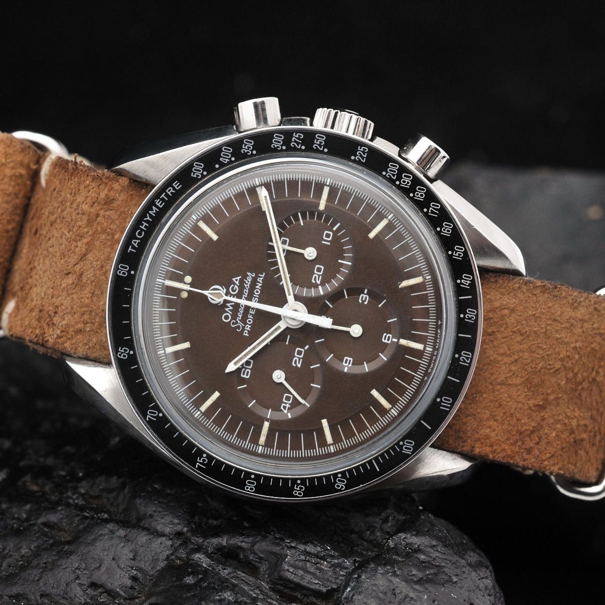 Omega speedmaster clearance running fast